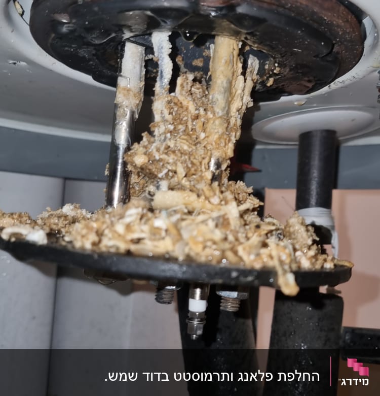 אבנית על גוף חימום של דוד שמש